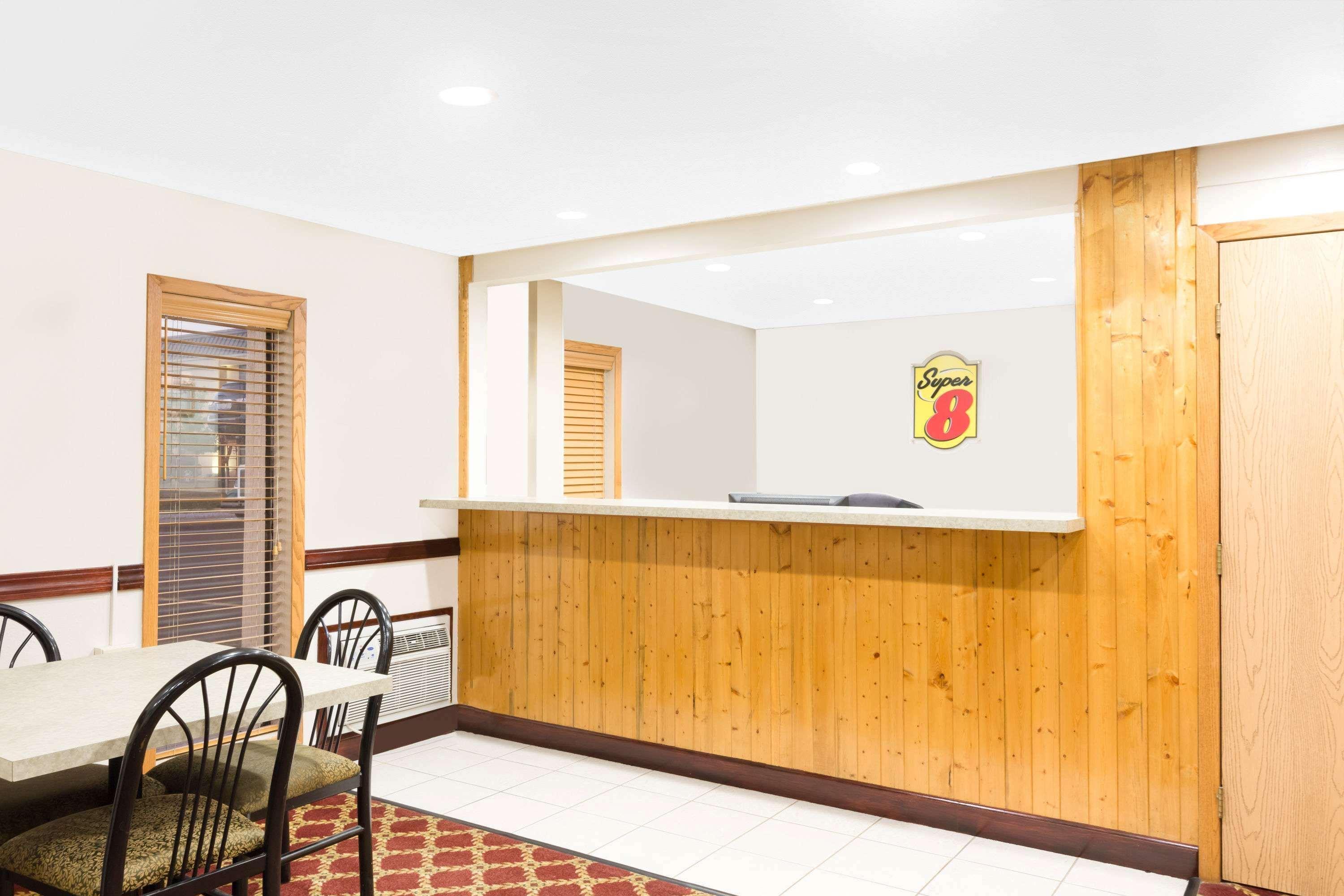 Super 8 By Wyndham Ames Hotel Exterior photo