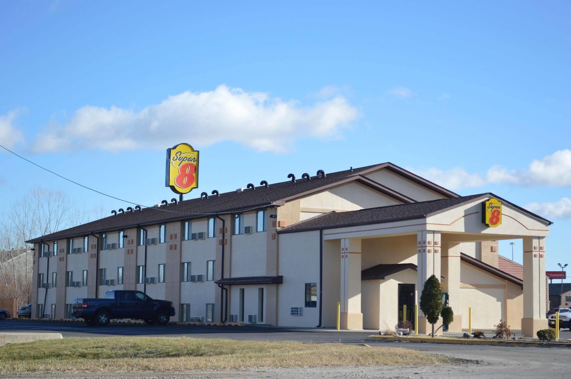 Super 8 By Wyndham Ames Hotel Exterior photo